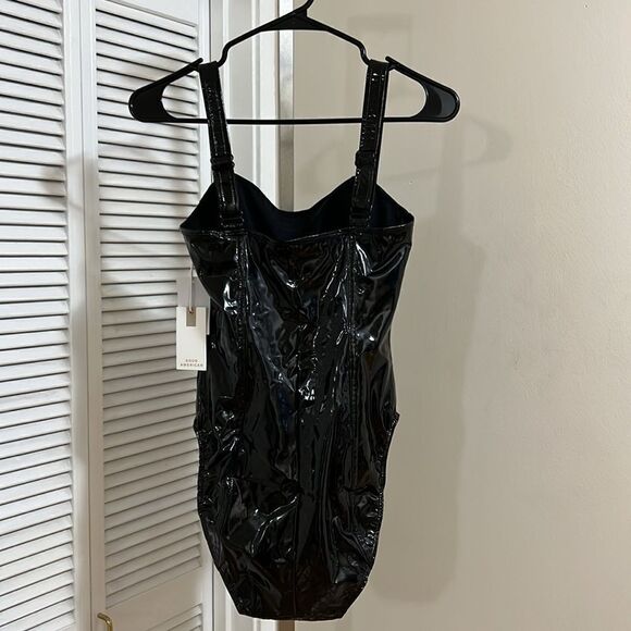 Good American Faux leather vinyl bodysuit - Picture 5 of 8
